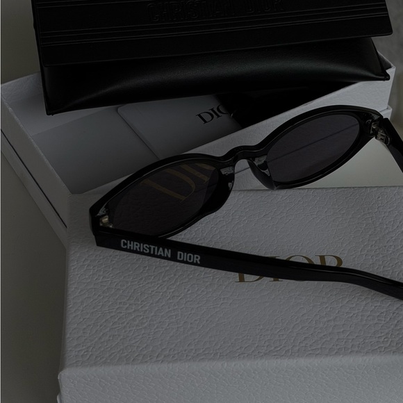 Dior DiorPacific R1I Sunglasses Oval
New - Picture 6 of 9
